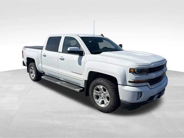 Used 2018 SUMMIT WHITE Chevrolet LT image 9