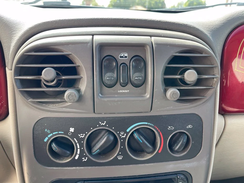 Used 2001 Red Chrysler  image 15