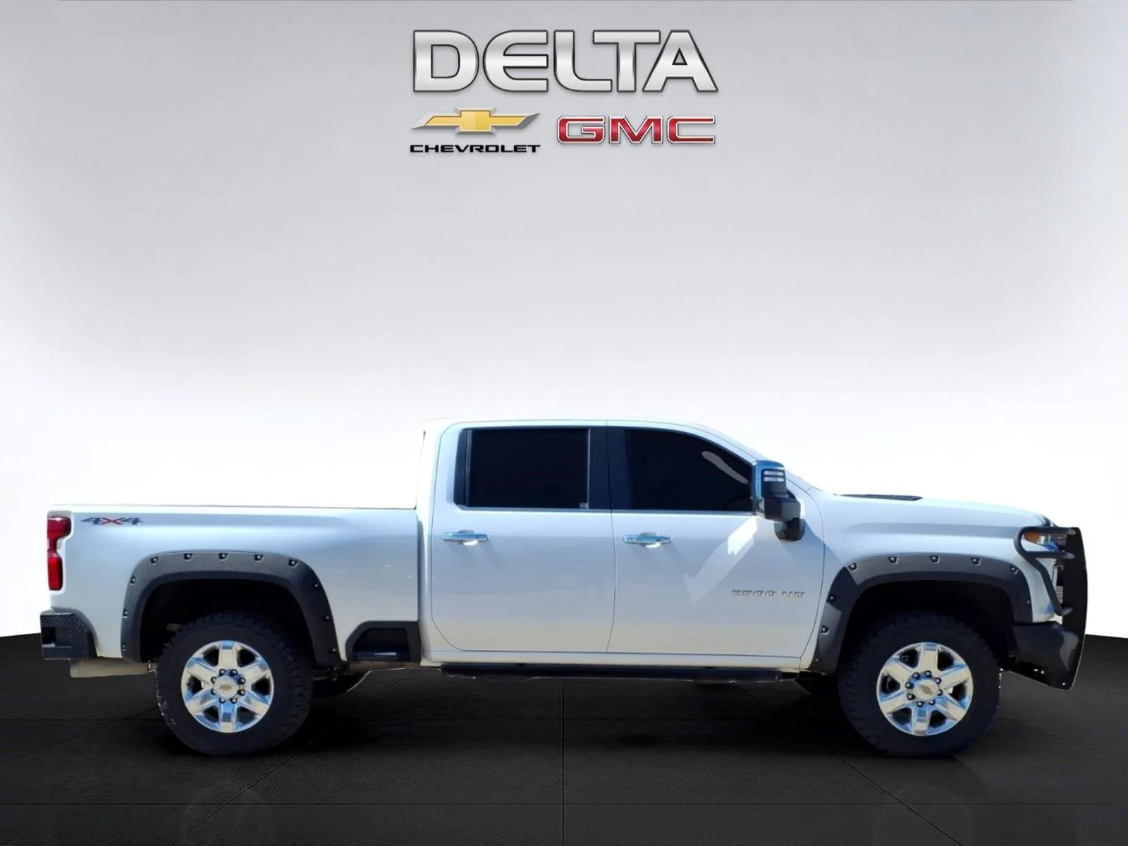 Used 2022 IRIDESCENT PEARL TRICOAT Chevrolet LTZ image 6