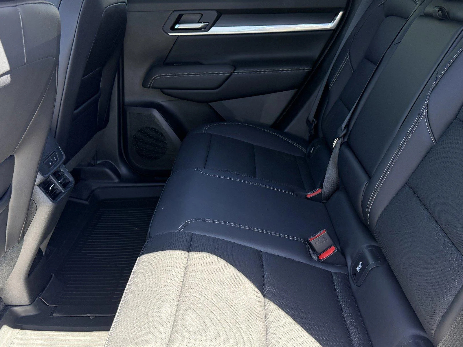 New 2026 Sterling Metallic GMC Elevation image 13
