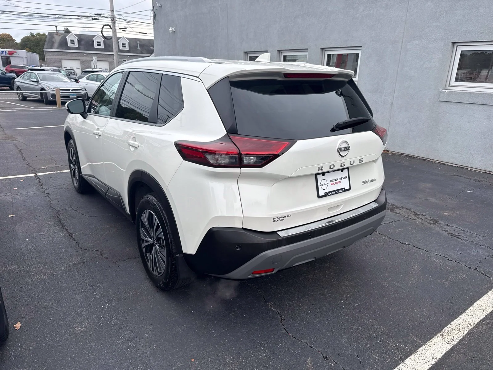 Certified Used 2023 Pearl White Nissan SV image 2