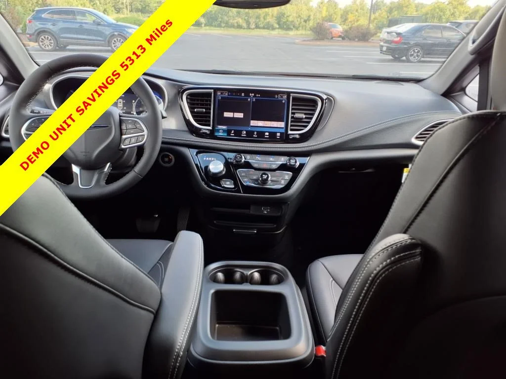 2026 Chrysler Pacifica Select - Photo 6