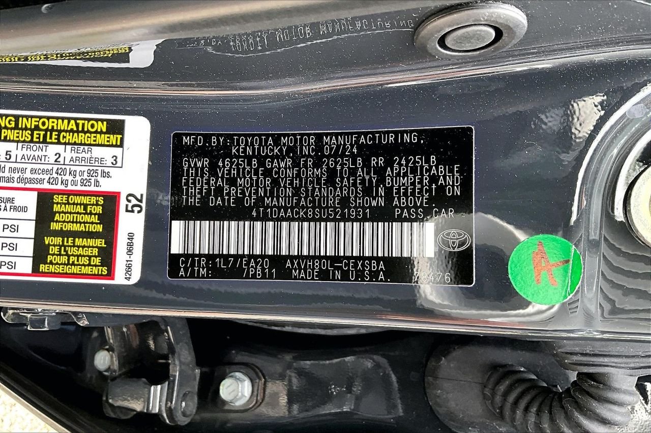 Used 2025  Toyota SE image 16