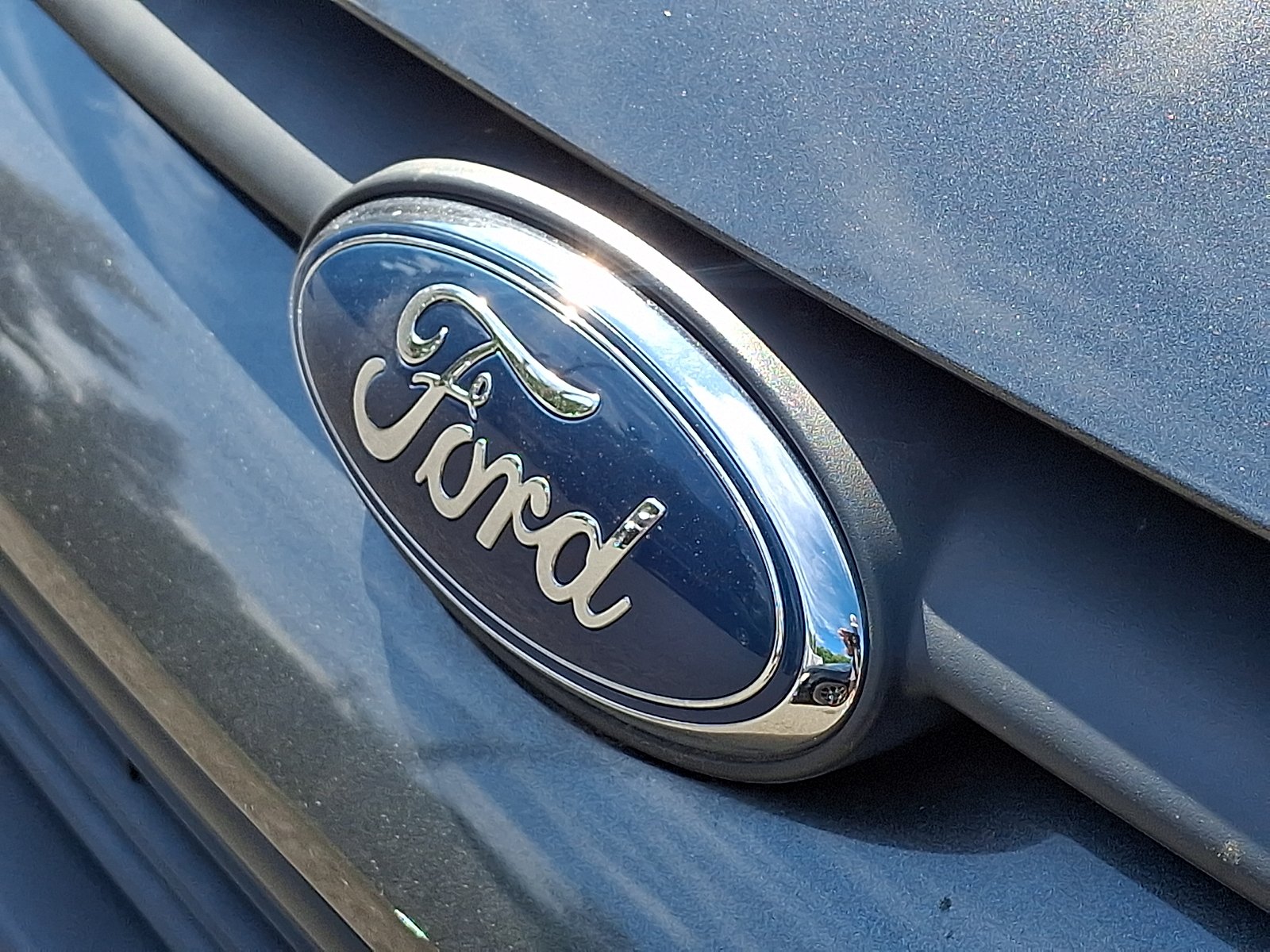 Used 2017 Magnetic Metallic - J7 Ford XLT image 4