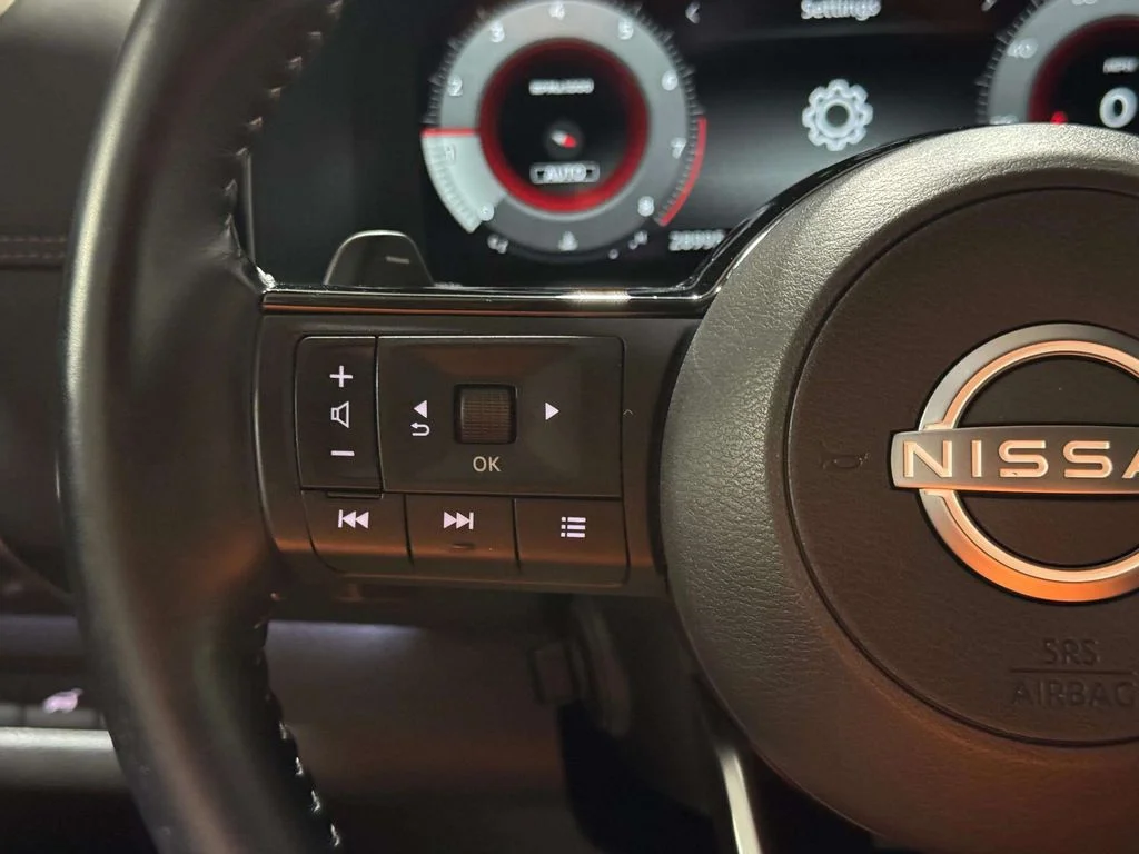 Used 2025 Black Nissan Platinum image 15