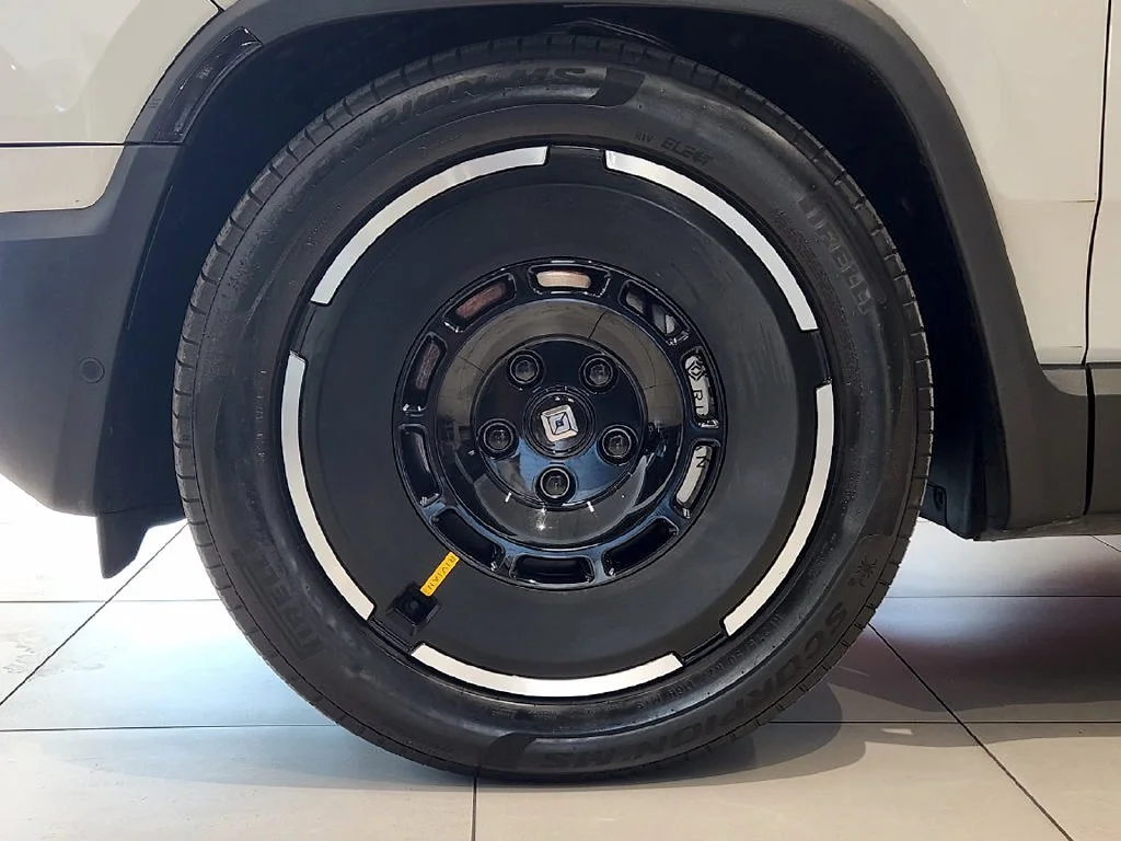 Used 2025  Rivian Adventure Dual Motor Max Pack image 10