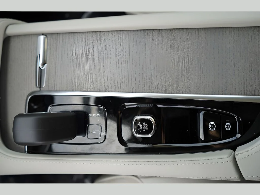 2025 Volvo XC90 Plus - Photo 17