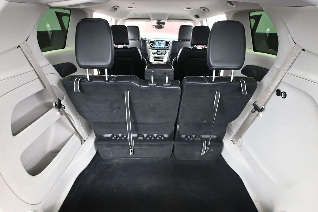 Used 2024 Red Chrysler Touring L image 40