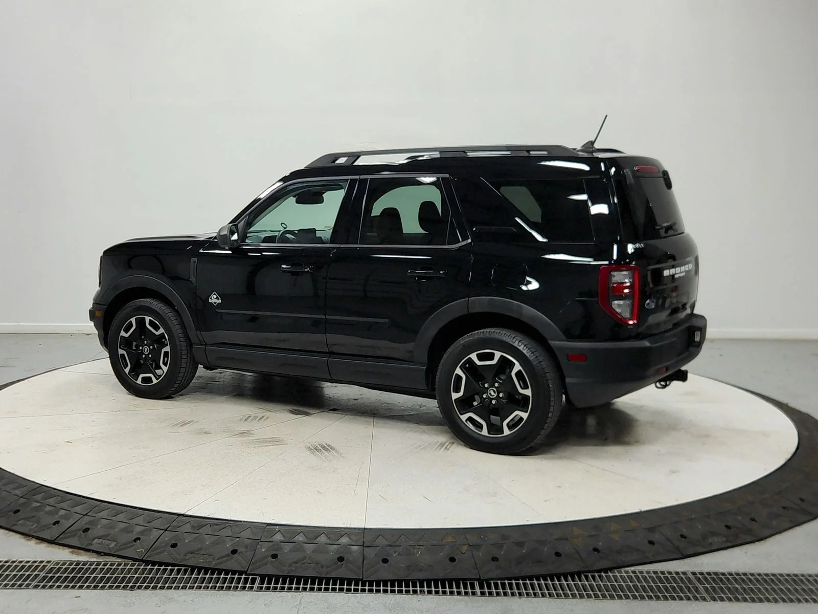 Used 2022 Black Ford Outer Banks image 6