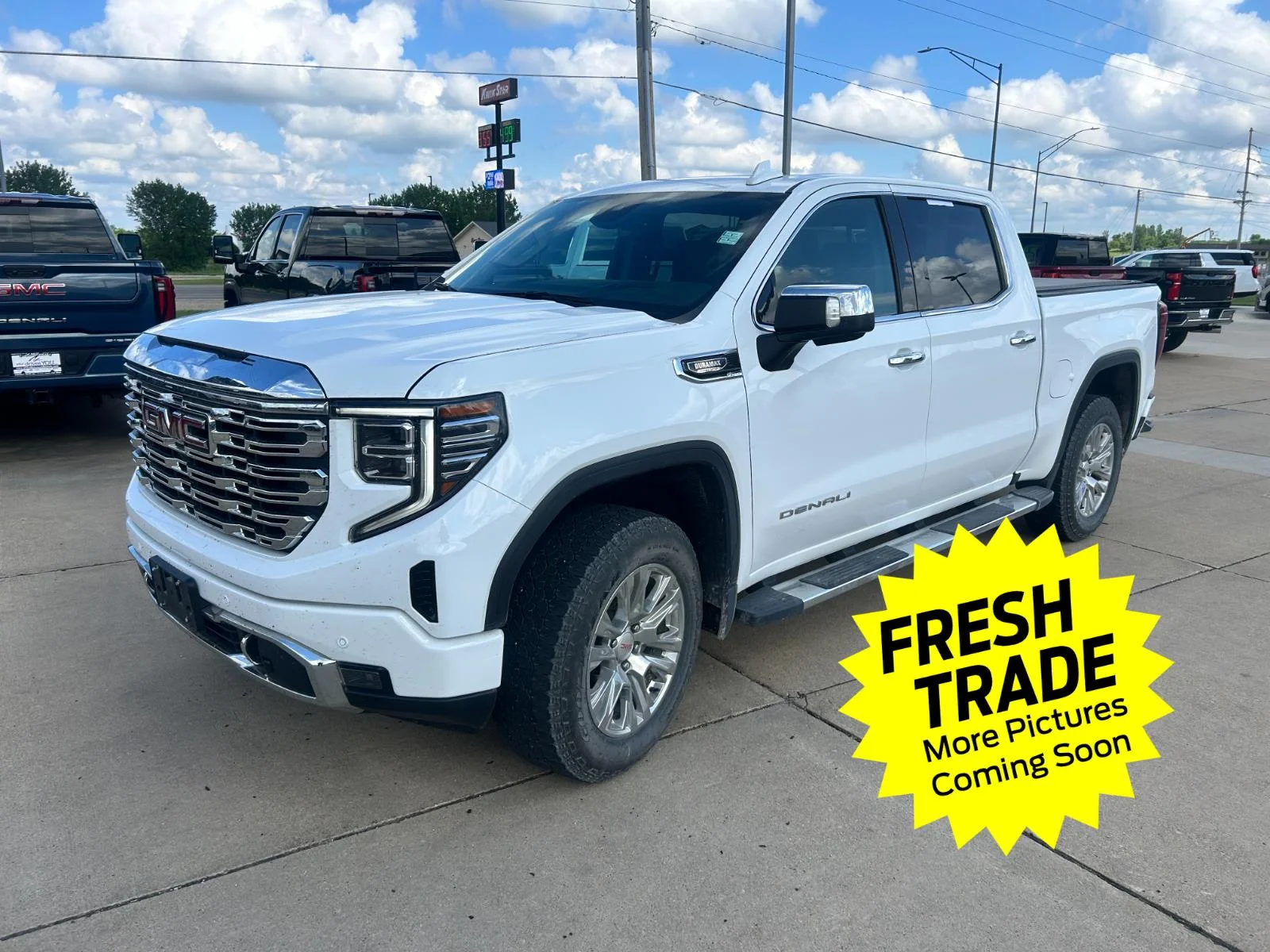 2023 GMC Sierra 4WD Crew Cab Short Box Denali's photo