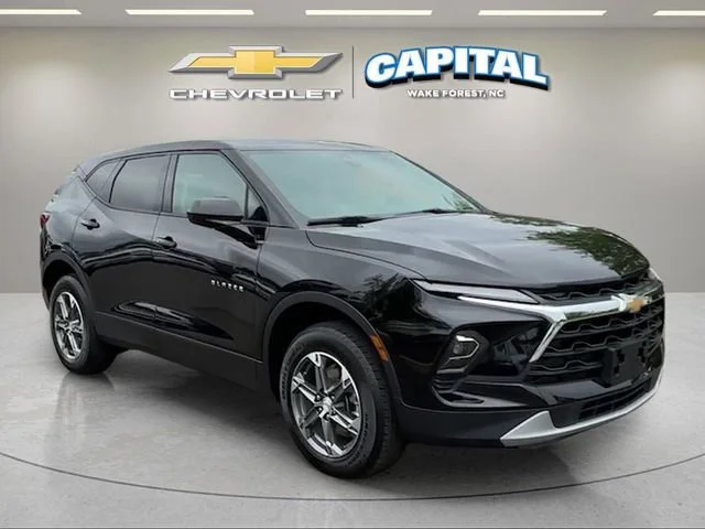 Used 2025 Black Chevrolet 2LT image 8