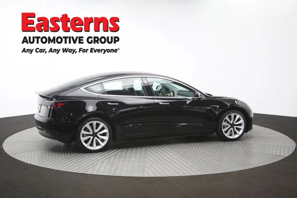 Used 2018 Black Tesla Mid Range image 38