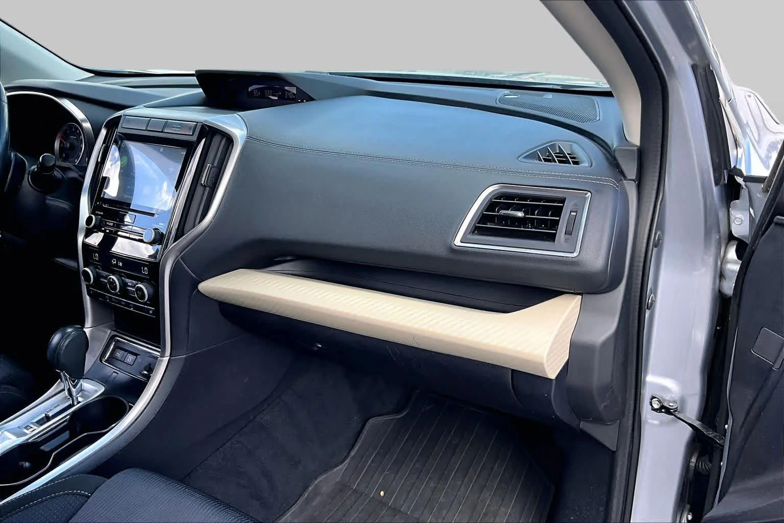 Used 2022 Ice Silver Metallic Subaru Premium image 19