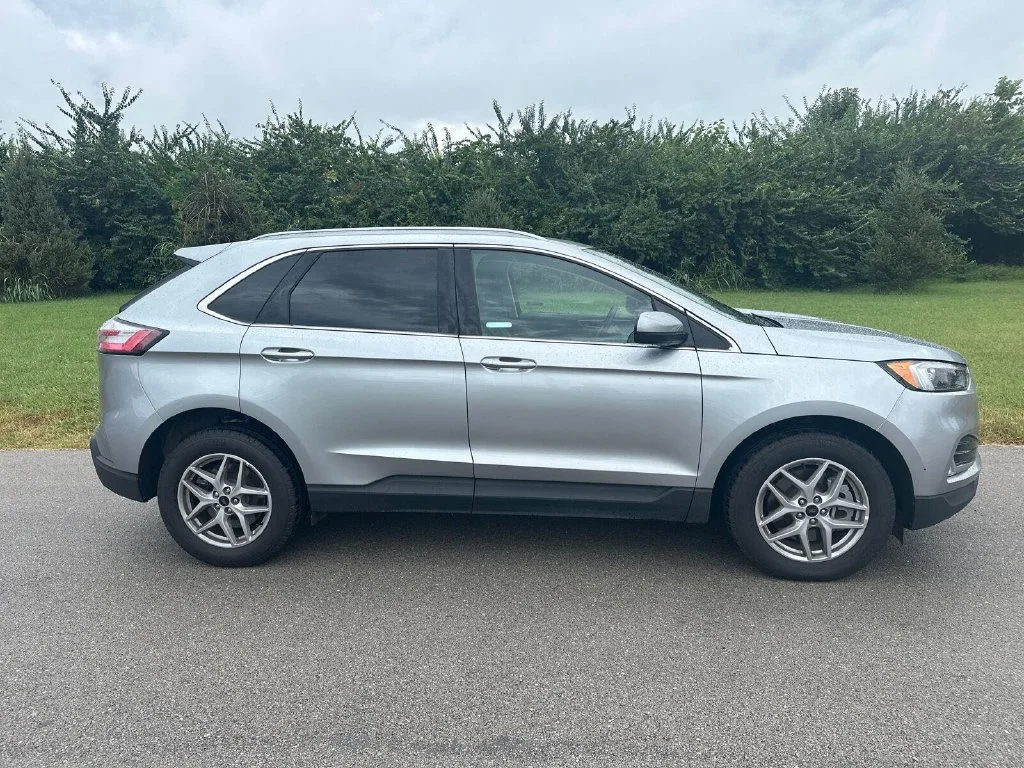 Used 2024 Silver Ford SEL image 6