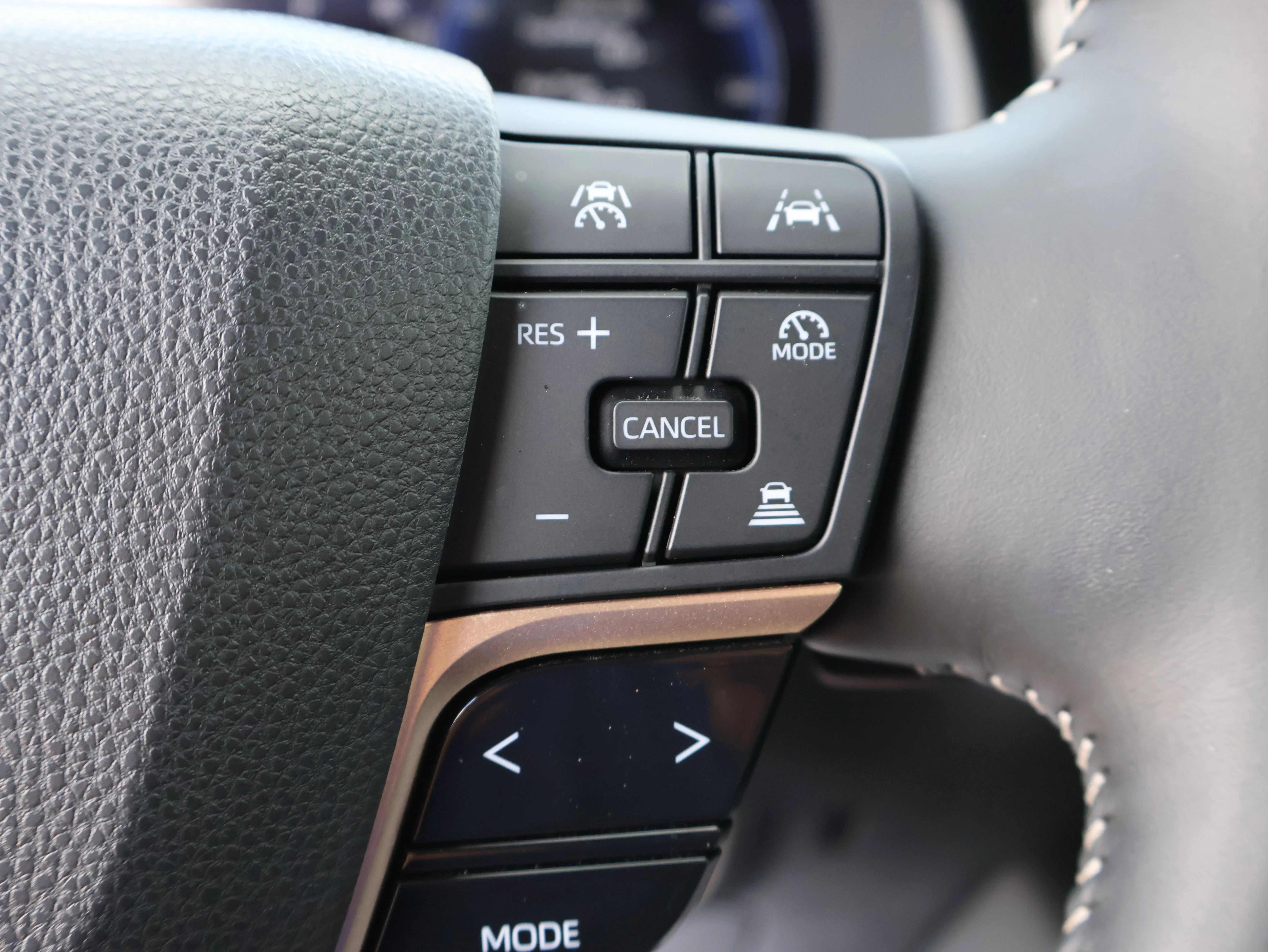 Used 2025 Oxygen White Toyota Limited image 41