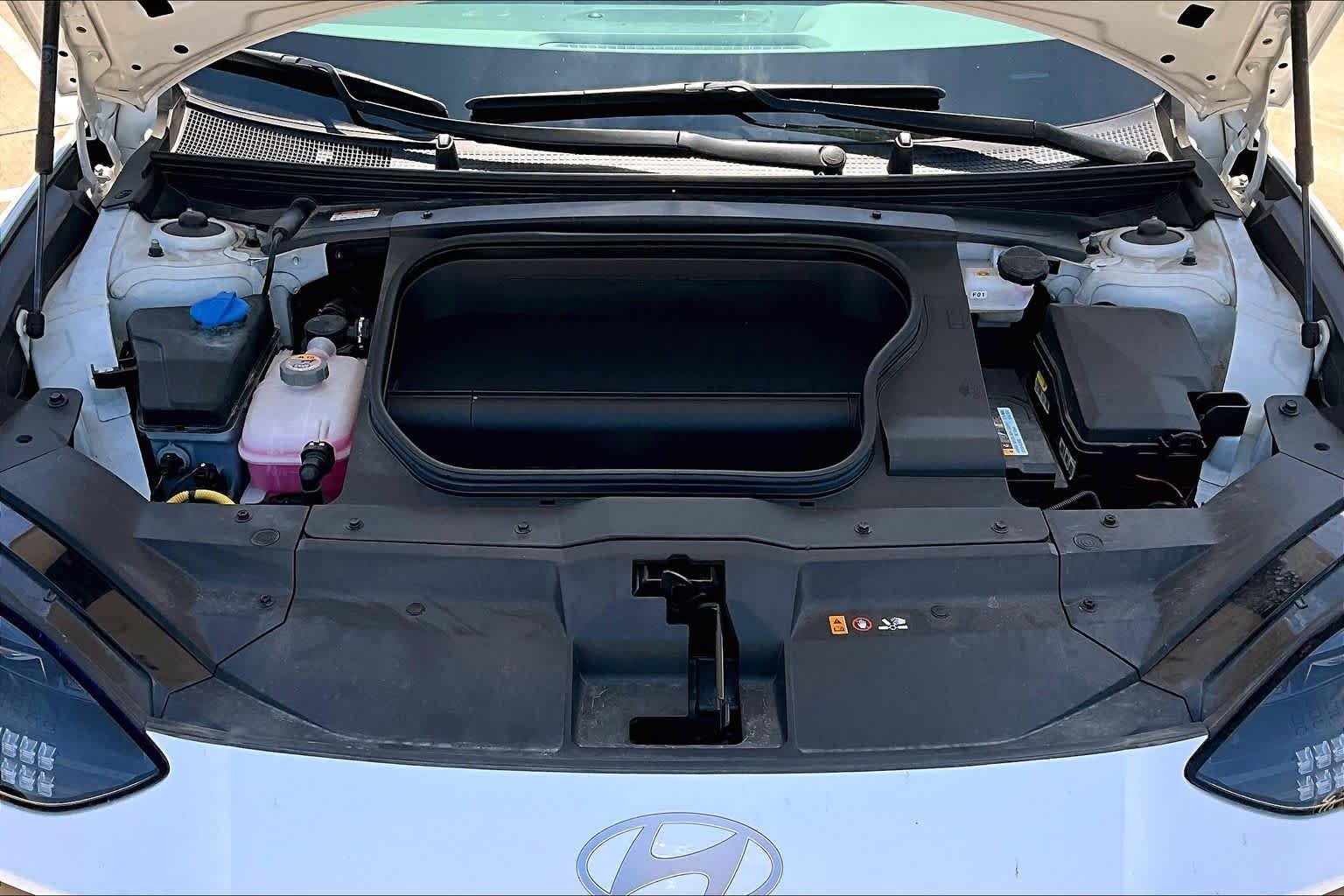 Used 2025 Serenity White Hyundai SEL image 32