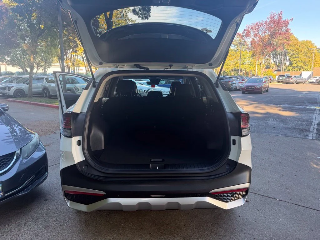 Used 2025 Snow White Pearl Kia EX image 13