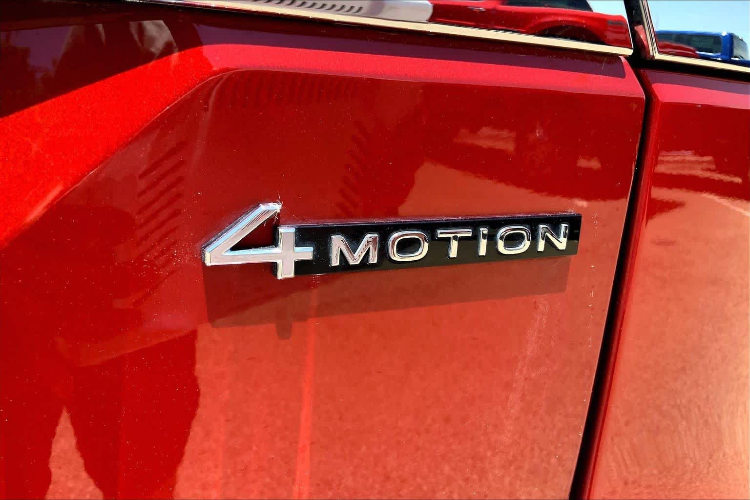 Used 2024 Aurora Red Metallic Volkswagen 2.0T SEL image 10
