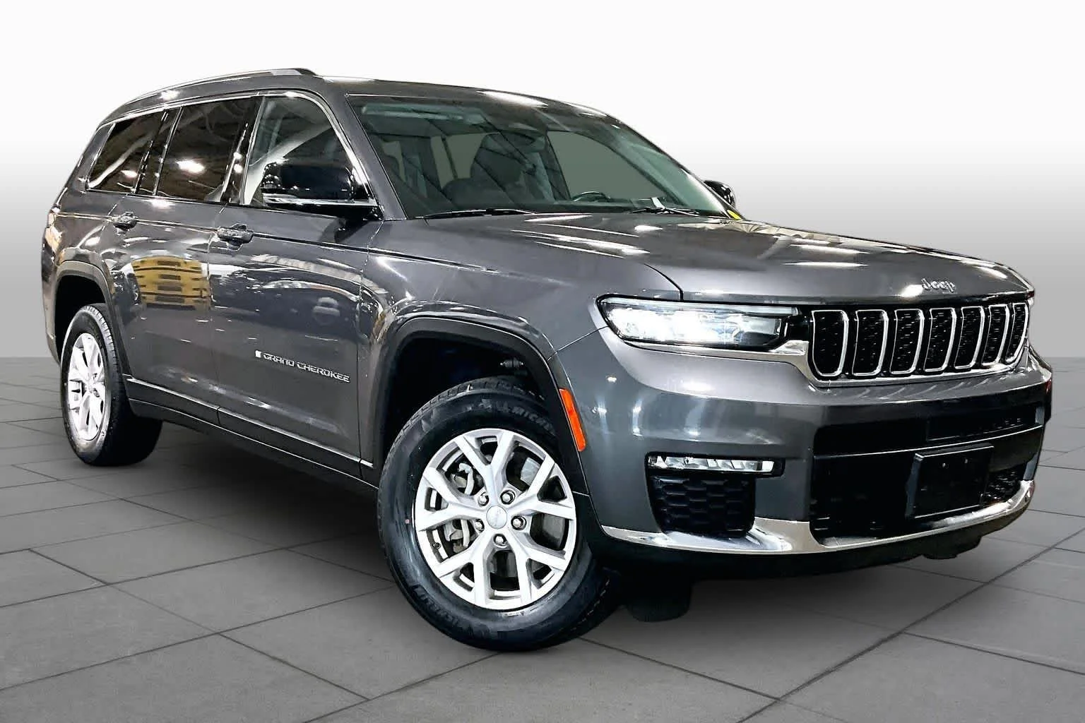 Used 2022 Baltic Gray Metallic Clearcoat Jeep Limited image 3