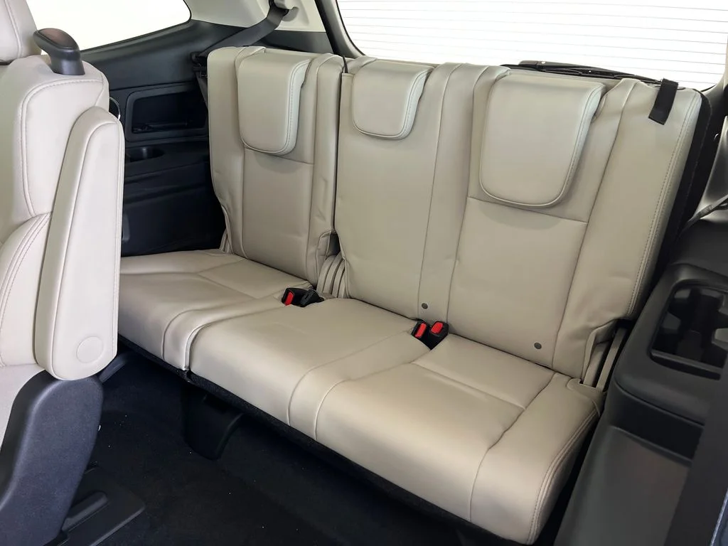 New 2026 CRYSTAL WHITE PEARL Subaru Limited 7-Passenger image 39