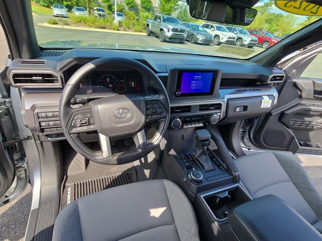 2025 Toyota Tacoma SR5 - Photo 17