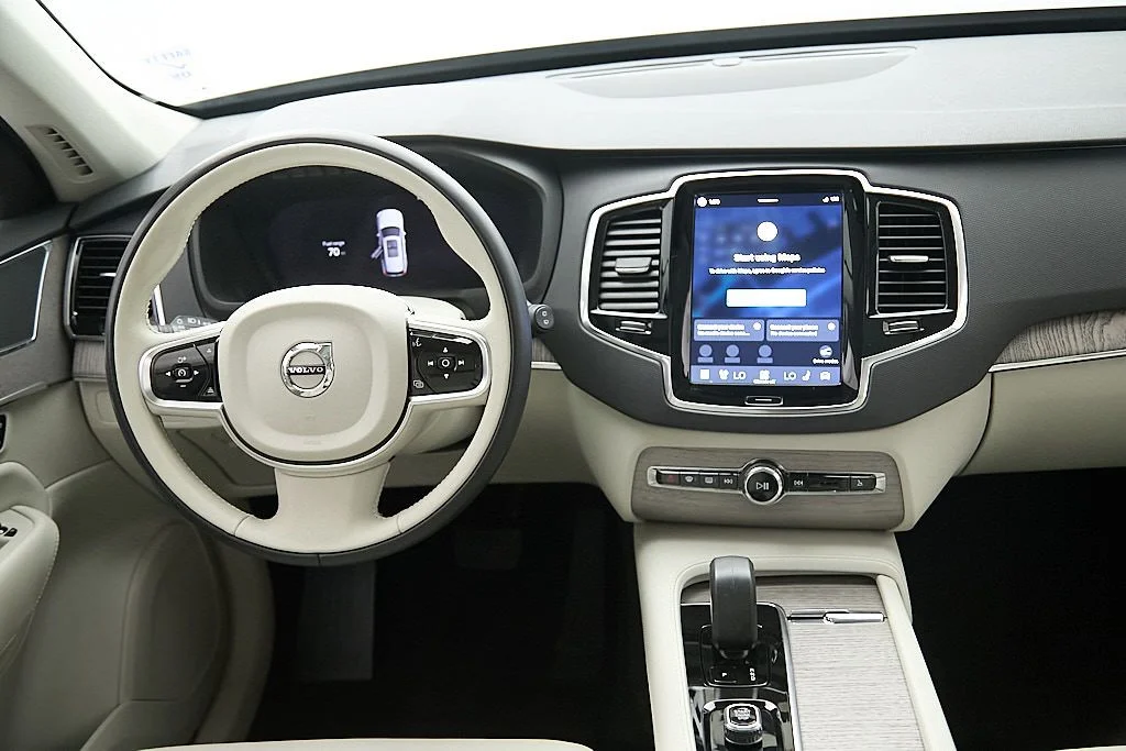 Certified Used 2024 Onyx Black Volvo Plus image 27