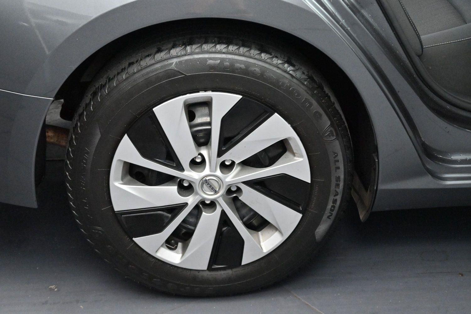 Used 2022 Gun Metallic Nissan 2.5 S image 28