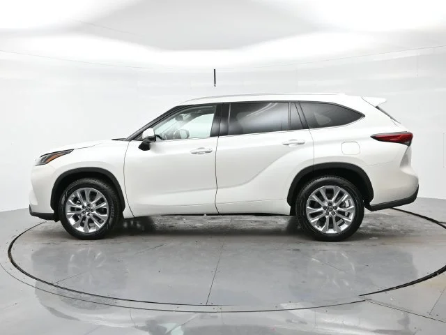 Used 2021 Blizzard Pearl Toyota Limited image 4