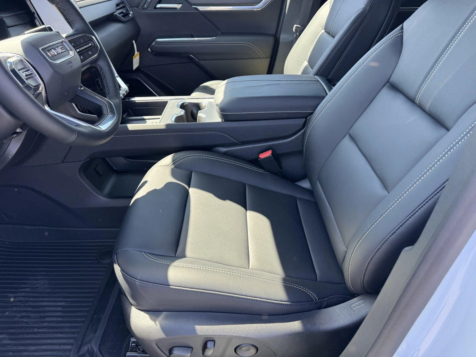 New 2026 Glacier White Tricoat GMC Elevation image 12