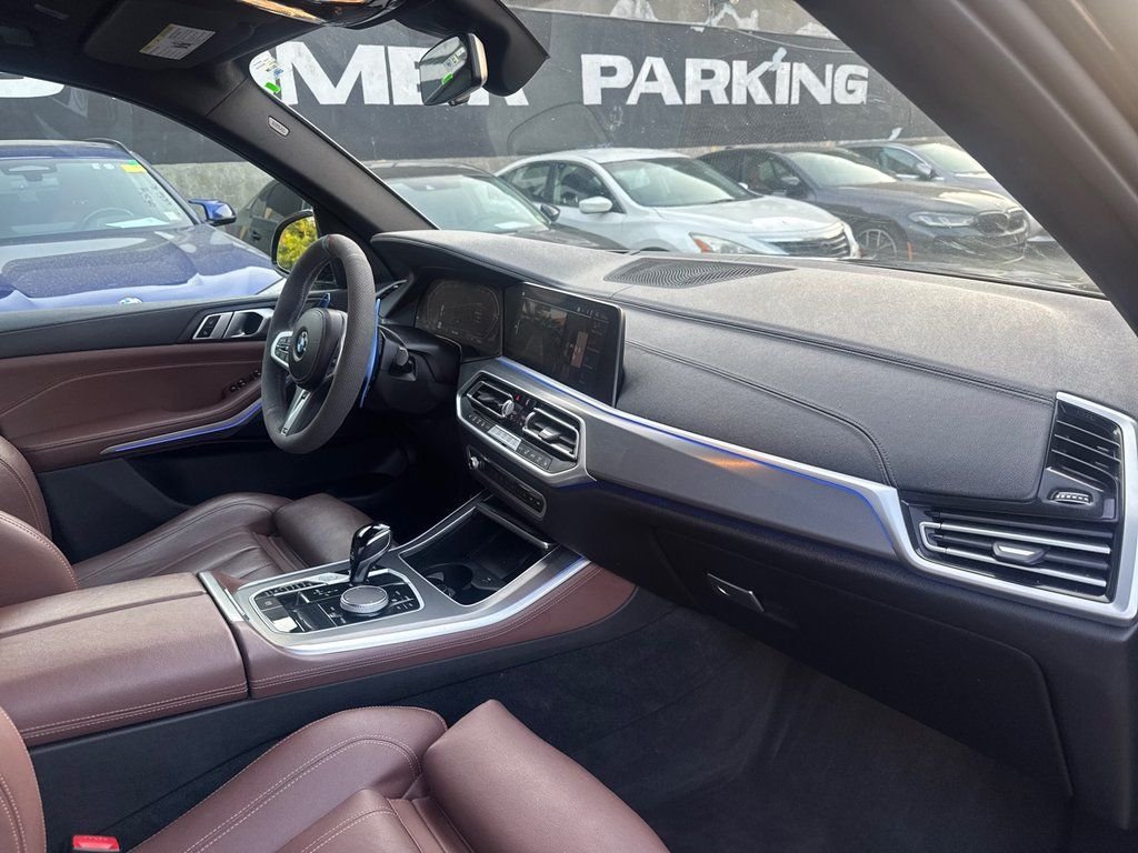 Used 2022 Black BMW xDrive40i image 16