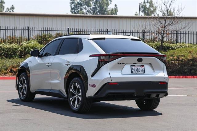 Certified Used 2023 ELEMENTAL SILVER Toyota  image 5