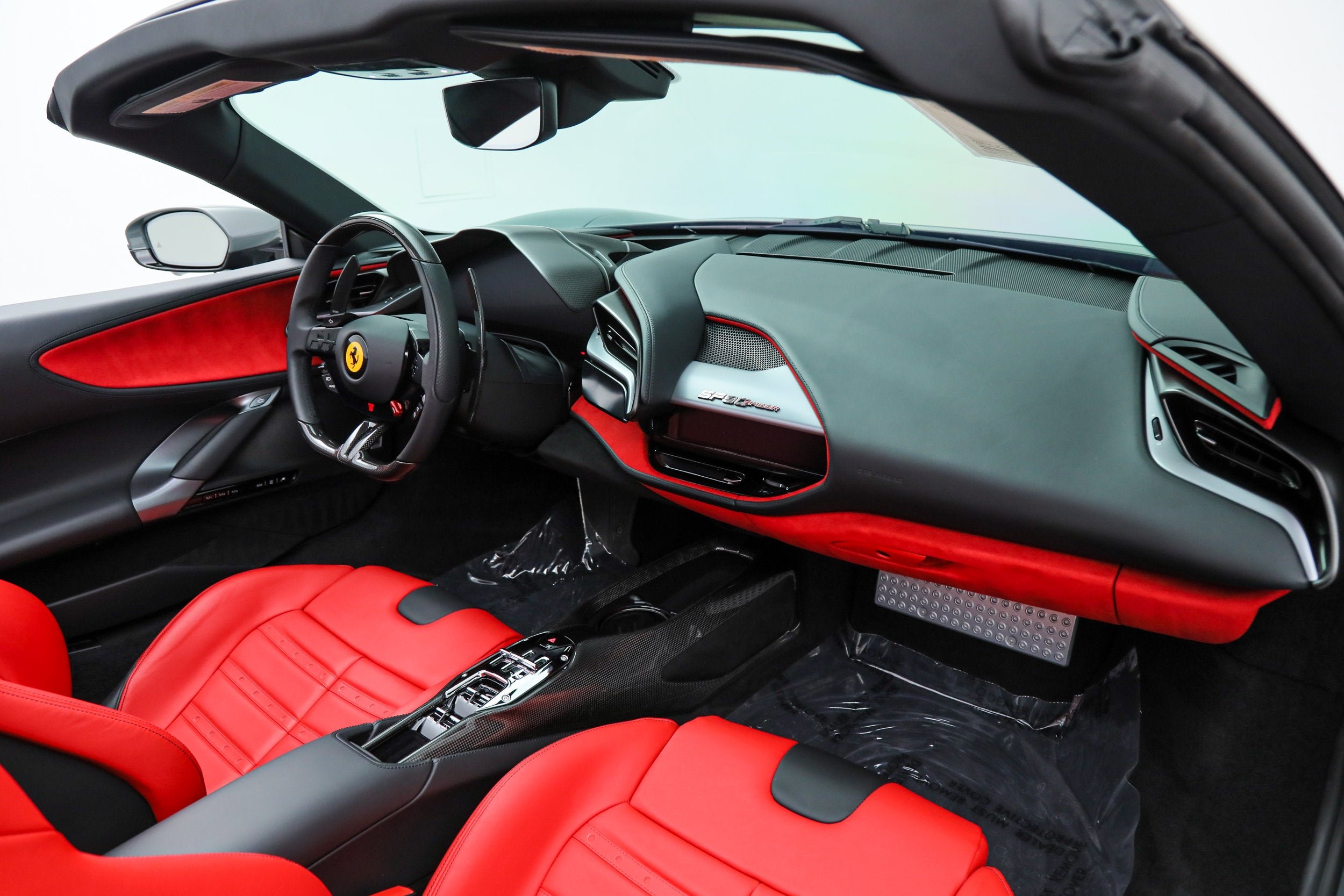 Certified Used 2025 Grigio Medio Ferrari  image 32