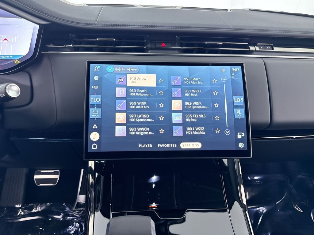 New 2026 Santorini Black Land Rover Dynamic SE image 16