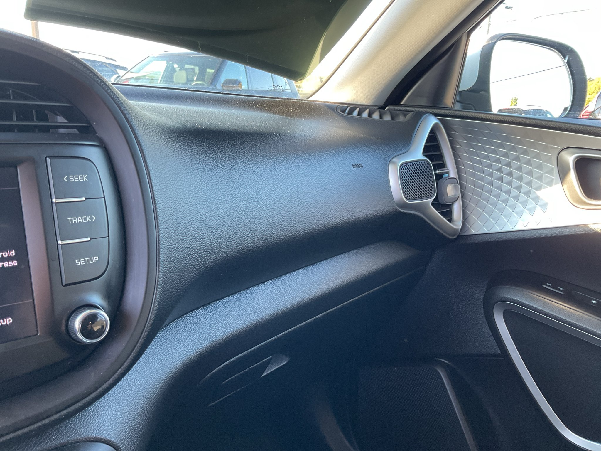 Used 2022 Snow White Pearl Kia LX image 23