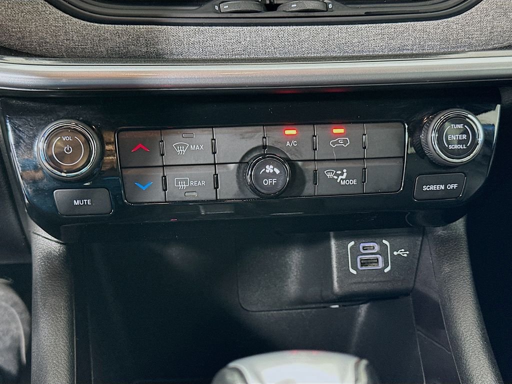 Used 2025 Blue Jeep Latitude image 15