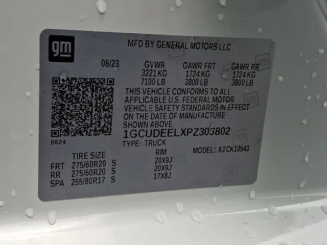 Used 2023 White Chevrolet RST image 27