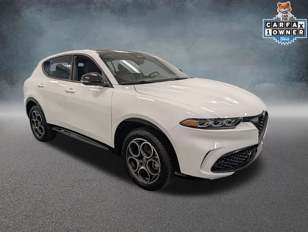 Used 2025 White Alfa Romeo  image 3