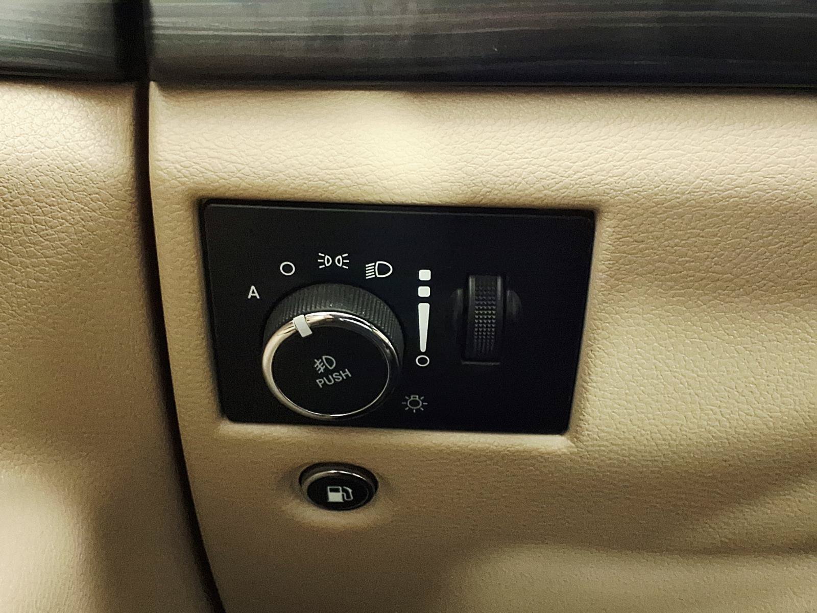 Certified Used 2022 Diamond Black Crystal Pearlcoat Jeep Laredo E image 22
