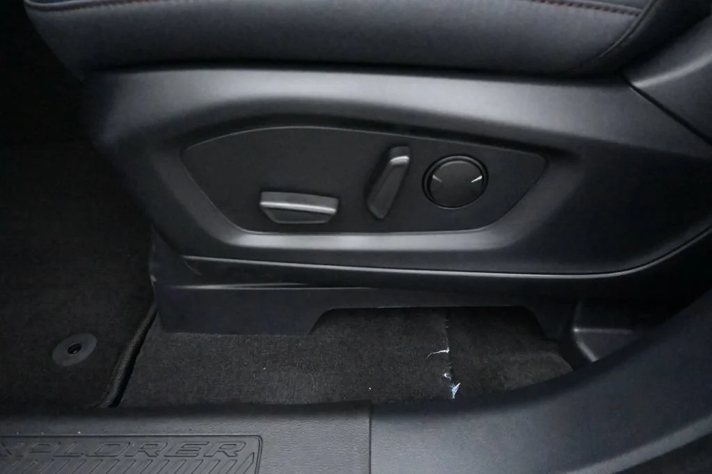New 2027 Carbonized Gray Metallic Ford Active image 35