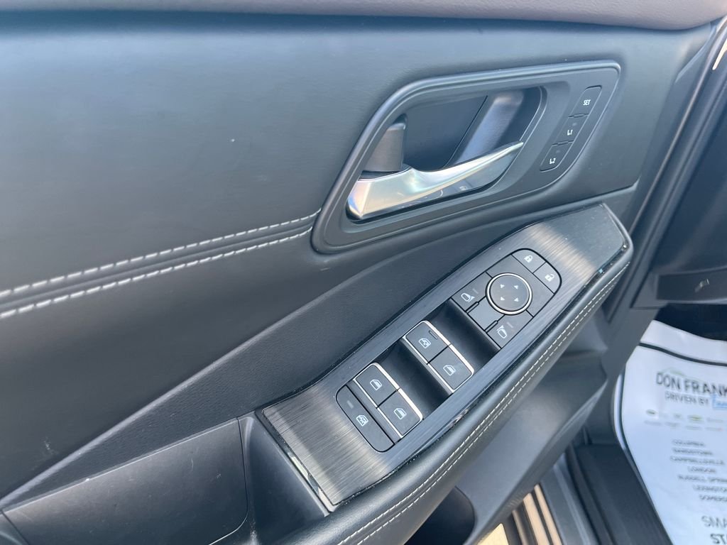 Used 2023 Gray Nissan SL image 10