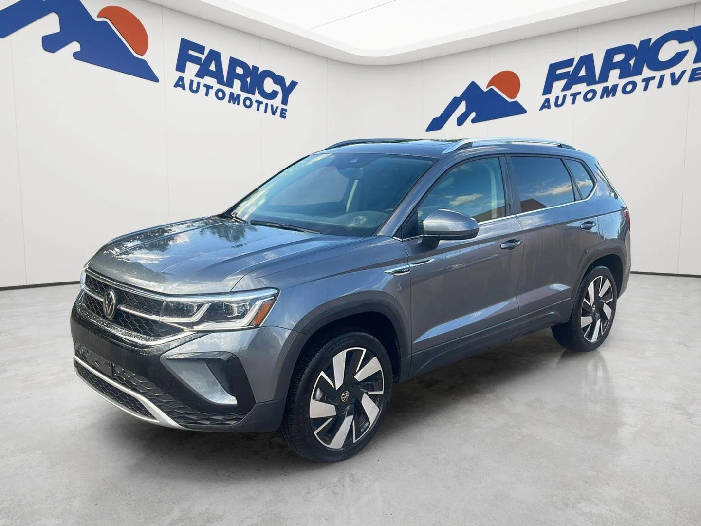 Used 2024 Platinum Gray Metallic Volkswagen SEL image 1
