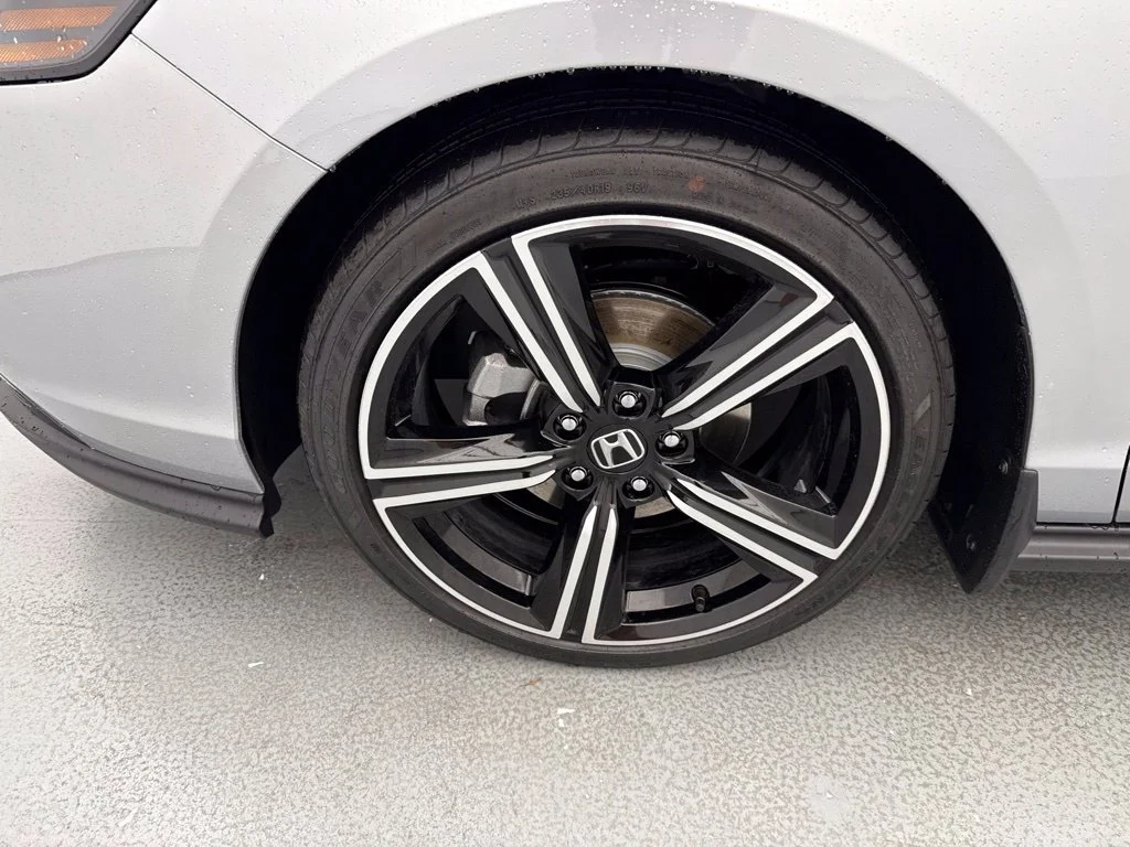 New 2026 Solar Silver Metallic Honda SE image 4