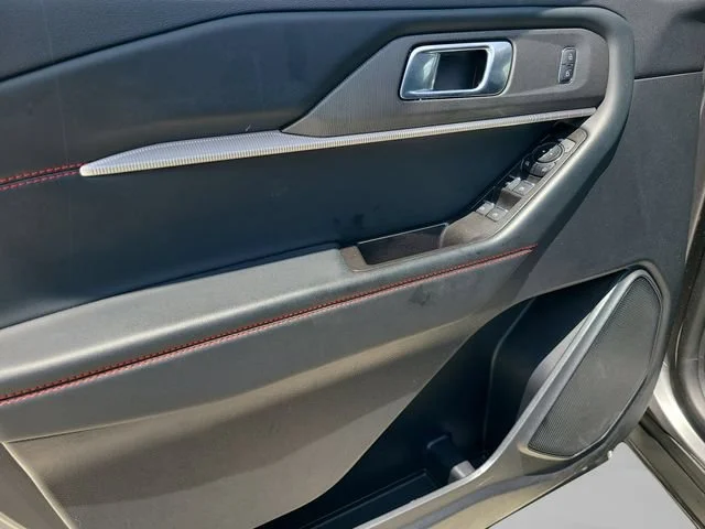 Used 2025 Gray Ford ST-Line image 19