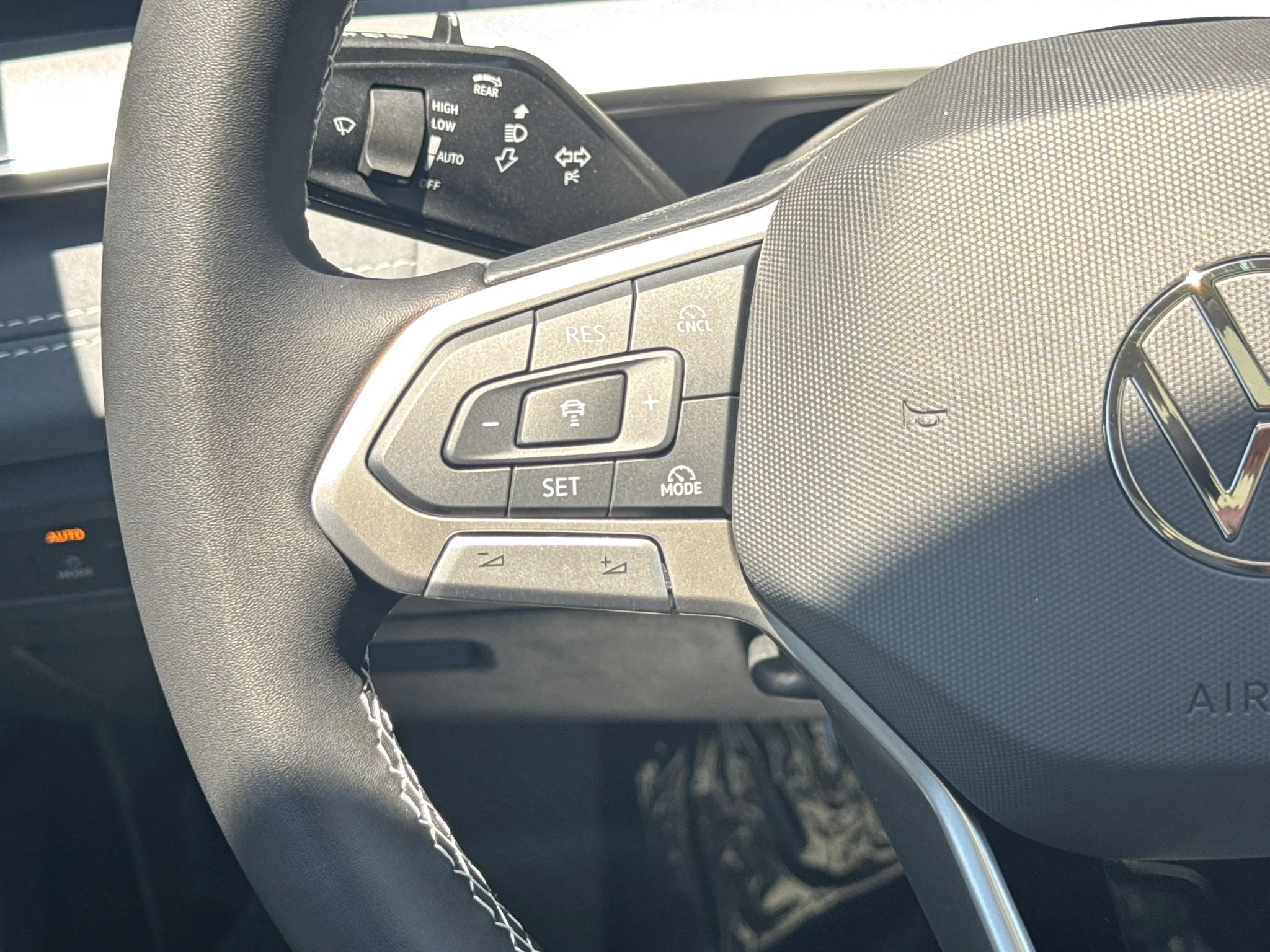 New 2026 Platinum Gray Metallic Volkswagen SE image 18