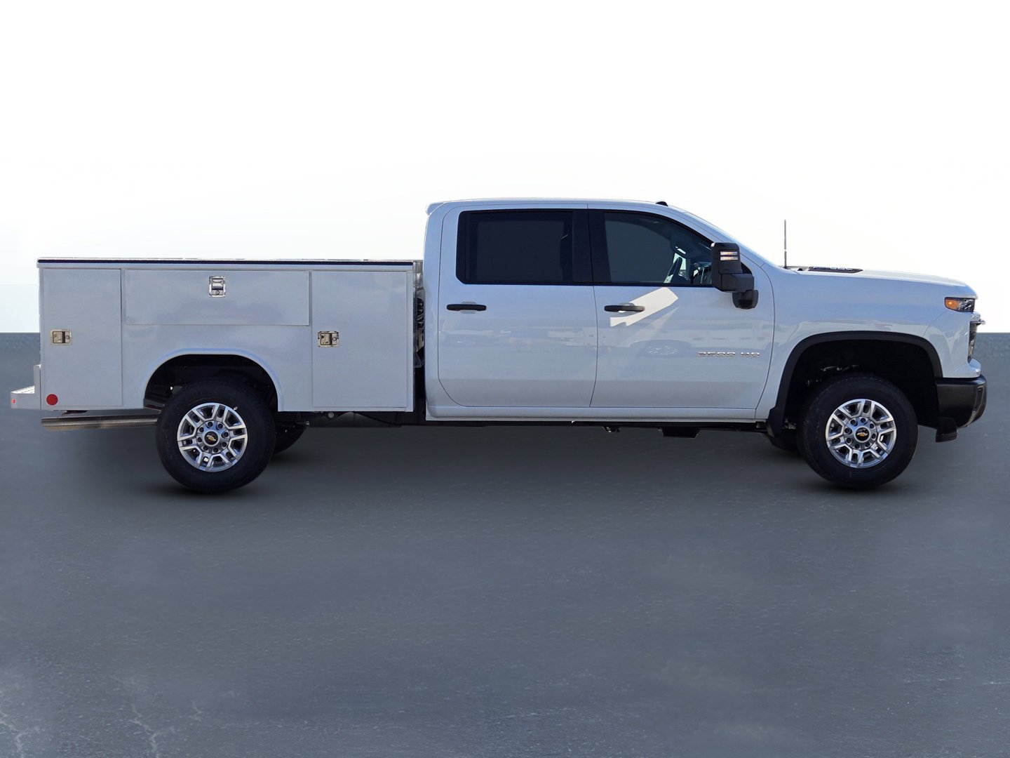 New 2026 Summit White Chevrolet WT image 5