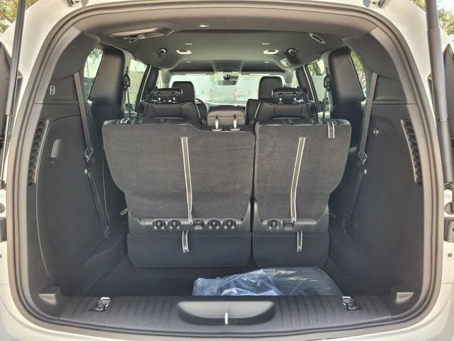 2026 Chrysler Voyager LX - Photo 9