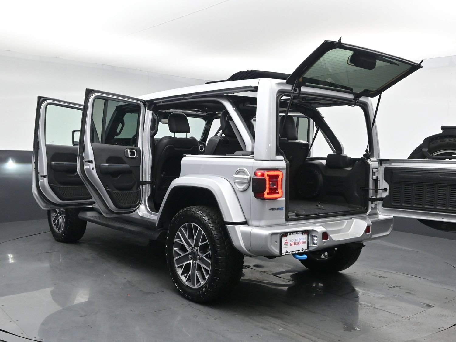 Used 2024 Silver Zynith Clearcoat Jeep High Altitude image 28