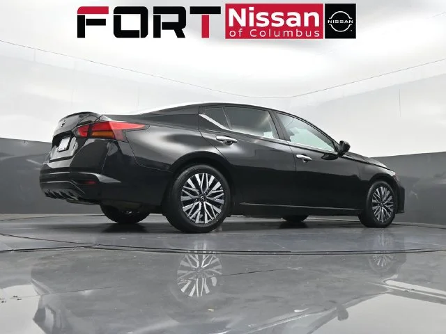 Used 2025 Black Nissan 2.5 SV image 37