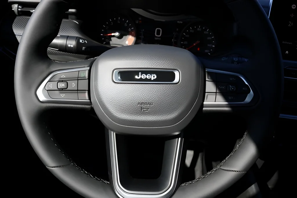 New 2026 White Jeep Latitude image 20