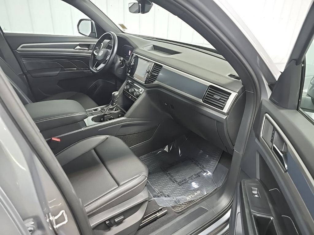 Used 2020 Silver Metallic Volkswagen 3.6L V6 SEL image 16